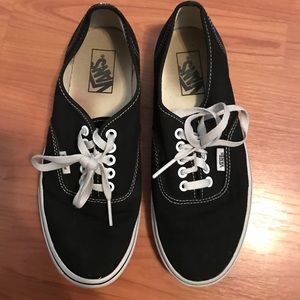 BLACK CLASSIC VANS